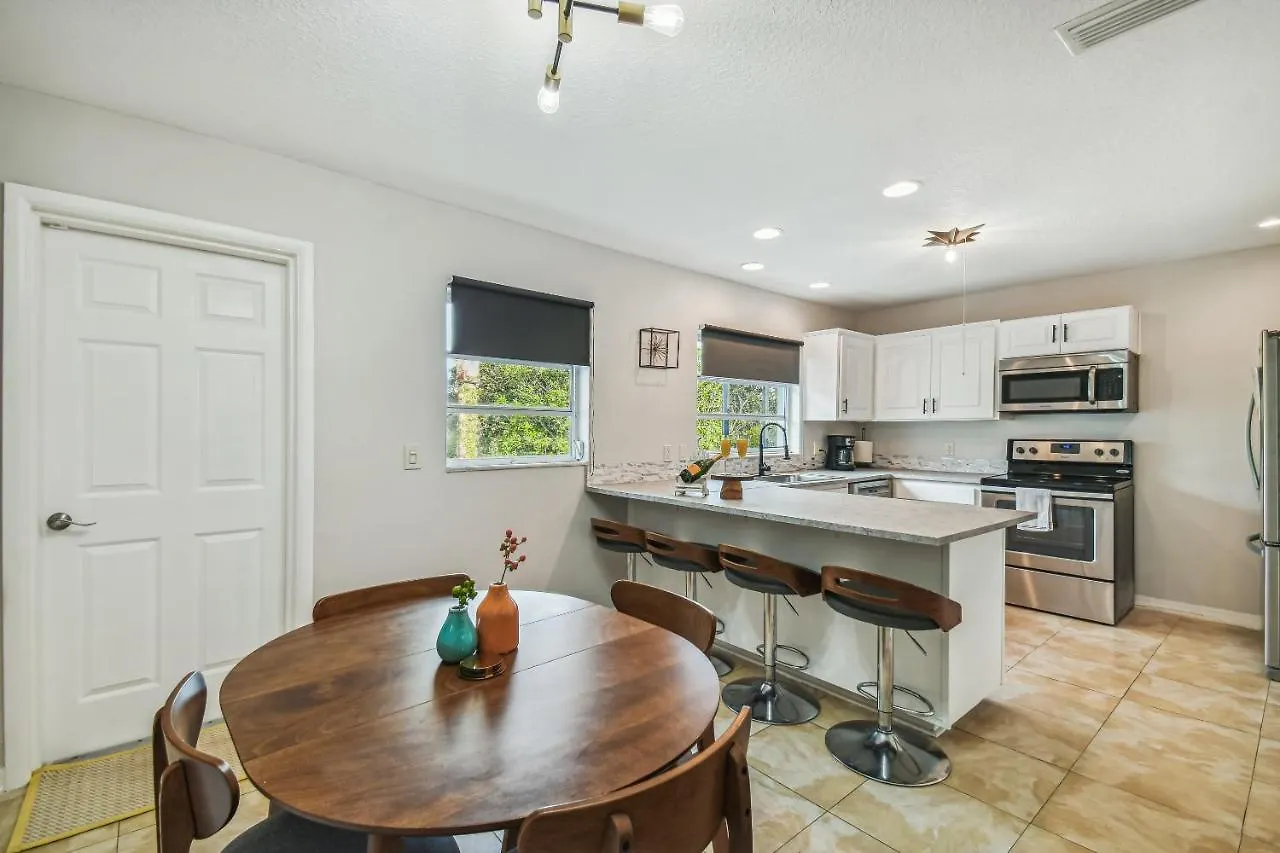 Heated Pool! Paradise In Midtown Tampa 3B2B Holiday home